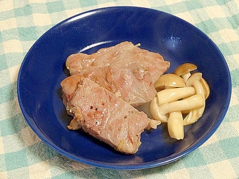 うちのおかず 一口豚肩ロースステーキ レシピ 作り方 By おいしんぼ 楽天レシピ