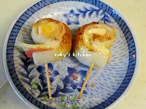 お花見弁当にも♪ちくわクルクル焼きinたらこチーズ