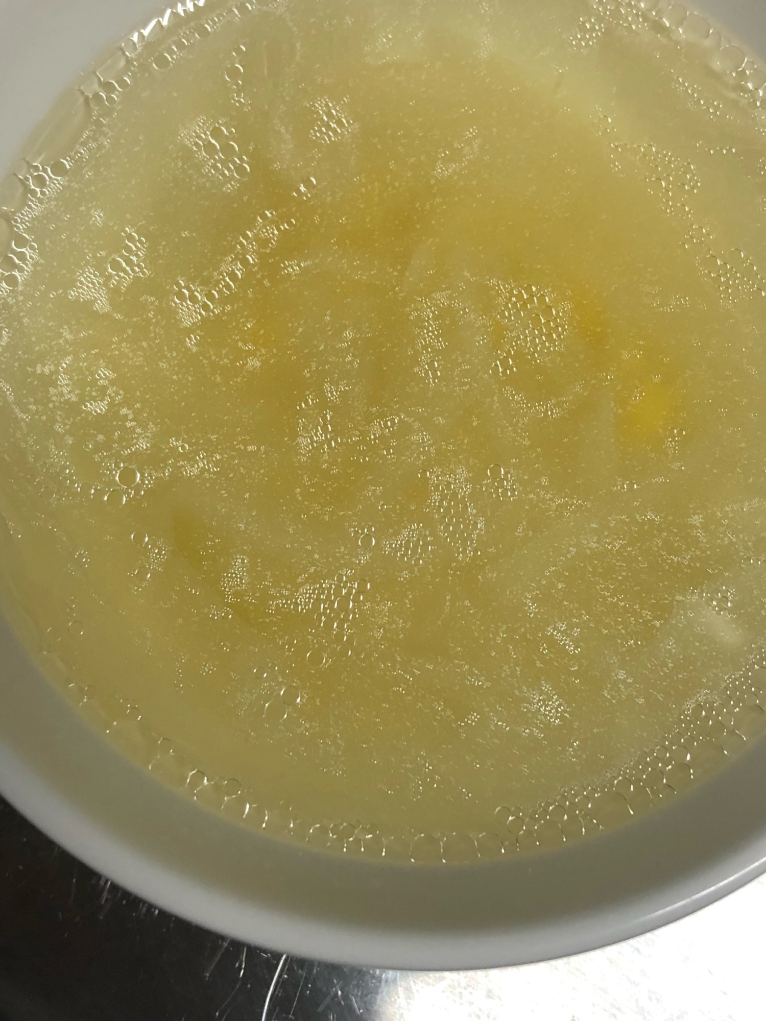 セロリと玉ねぎのコンソメスープ