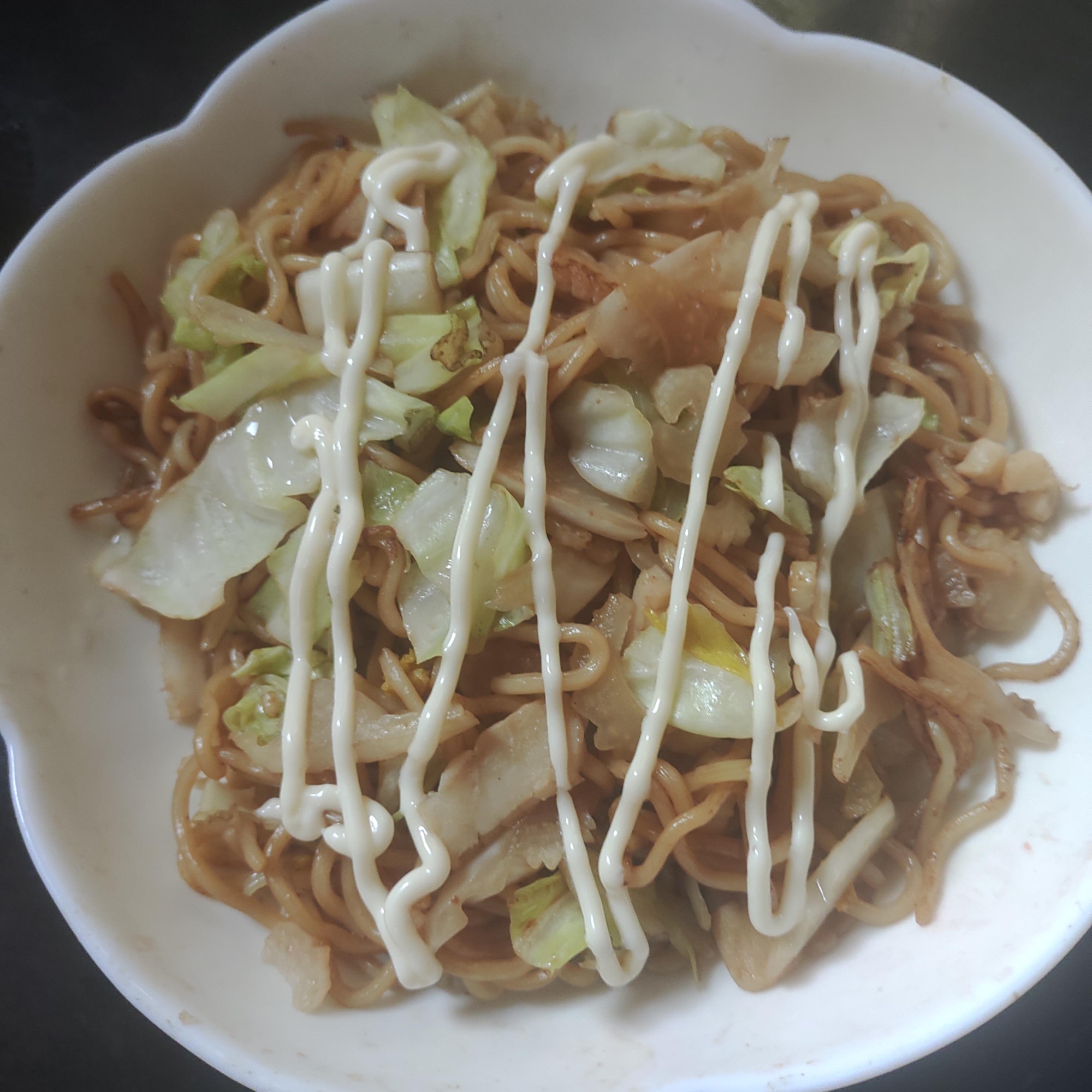 セロリ、キャベツ、いかマヨ焼きそば