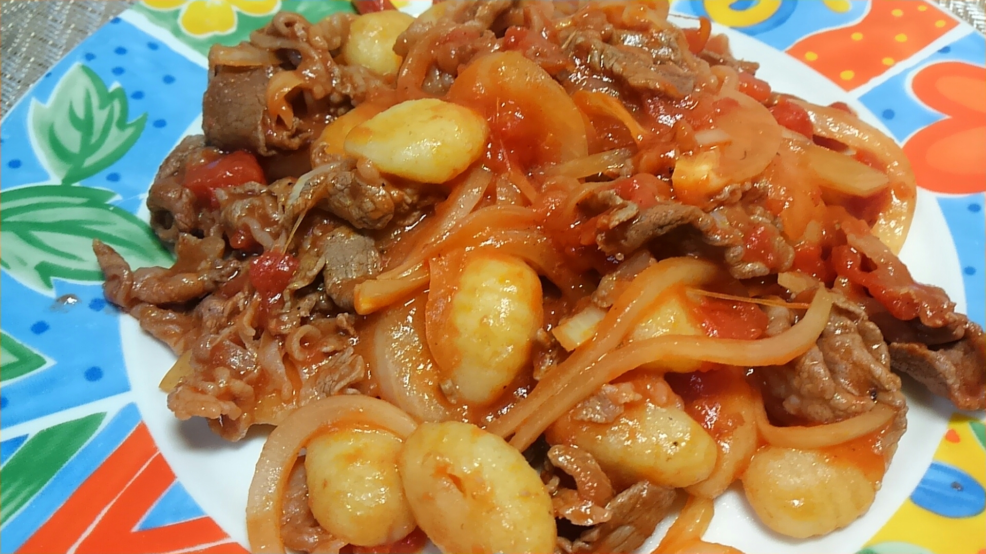 ポテトニョッキの牛肉と玉ねぎのトマトソース☆