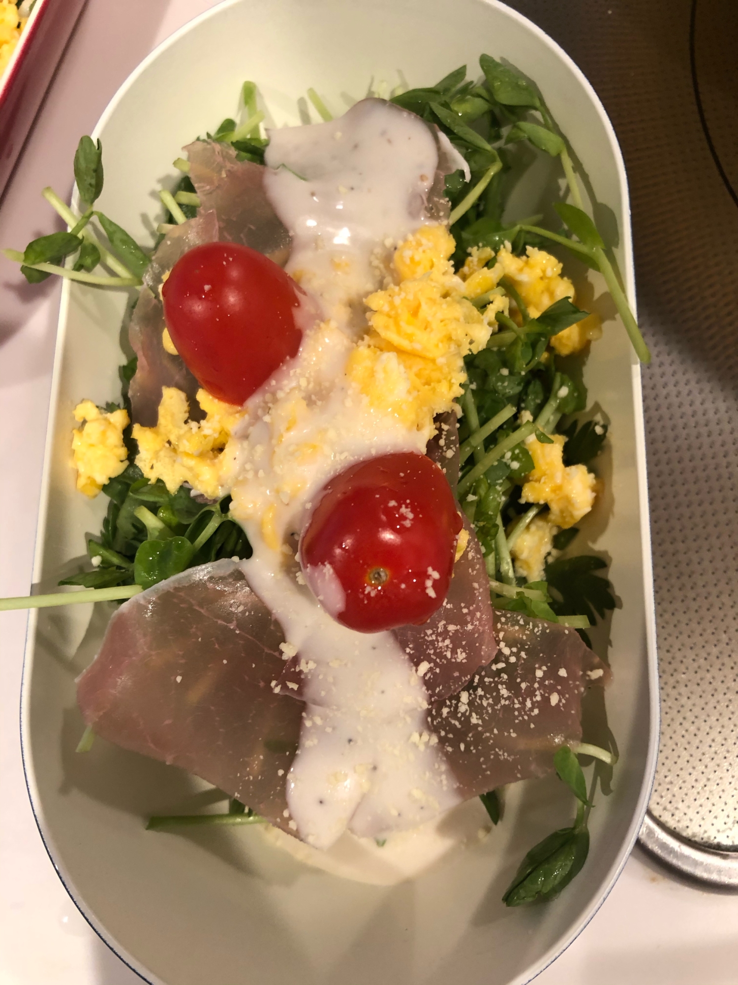 サラダ春菊、豆苗で！シーザーサラダ風