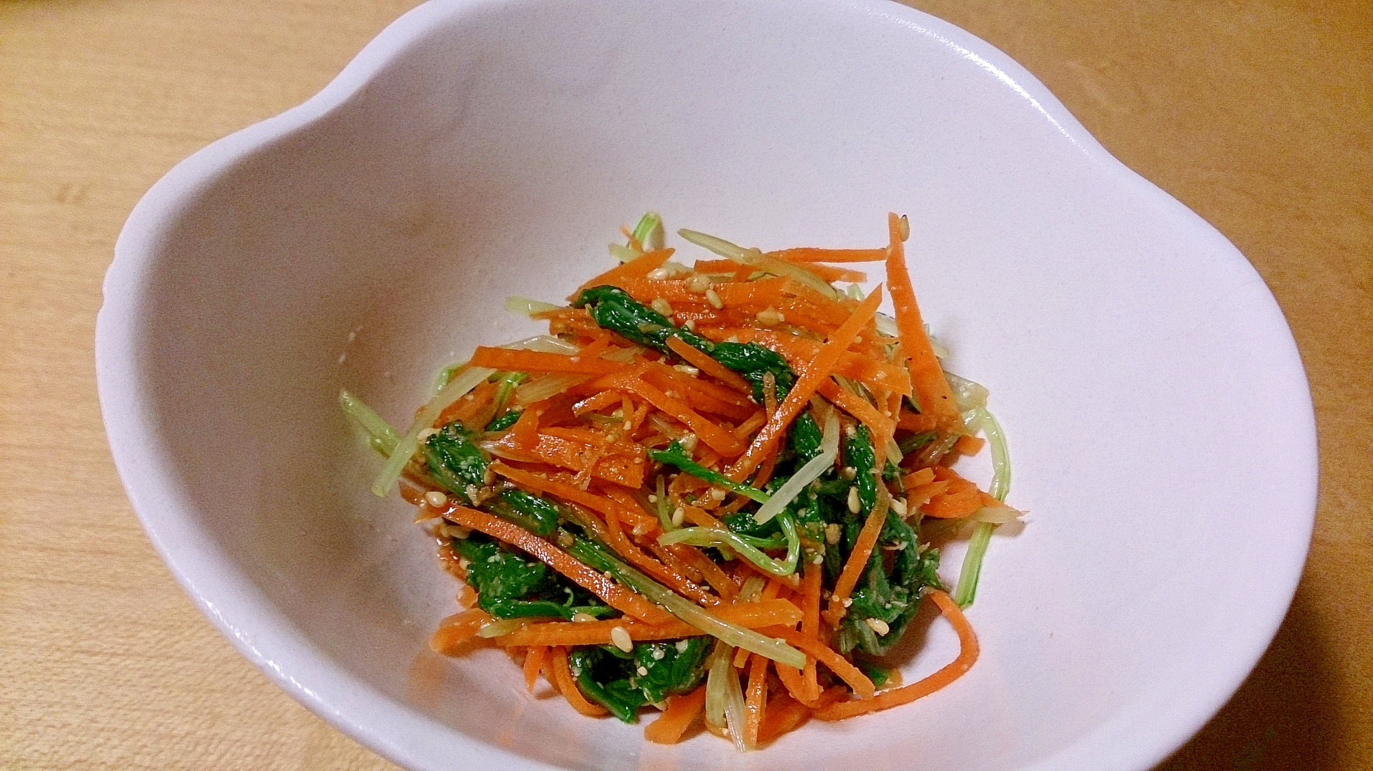 お弁当取り分けレシピ☆にんじんと水菜のごま和え