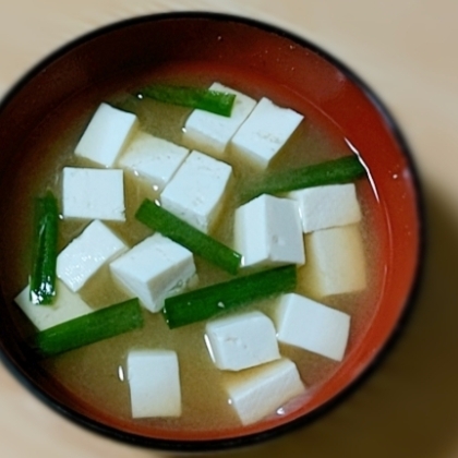 細ニラと豆腐の味噌汁