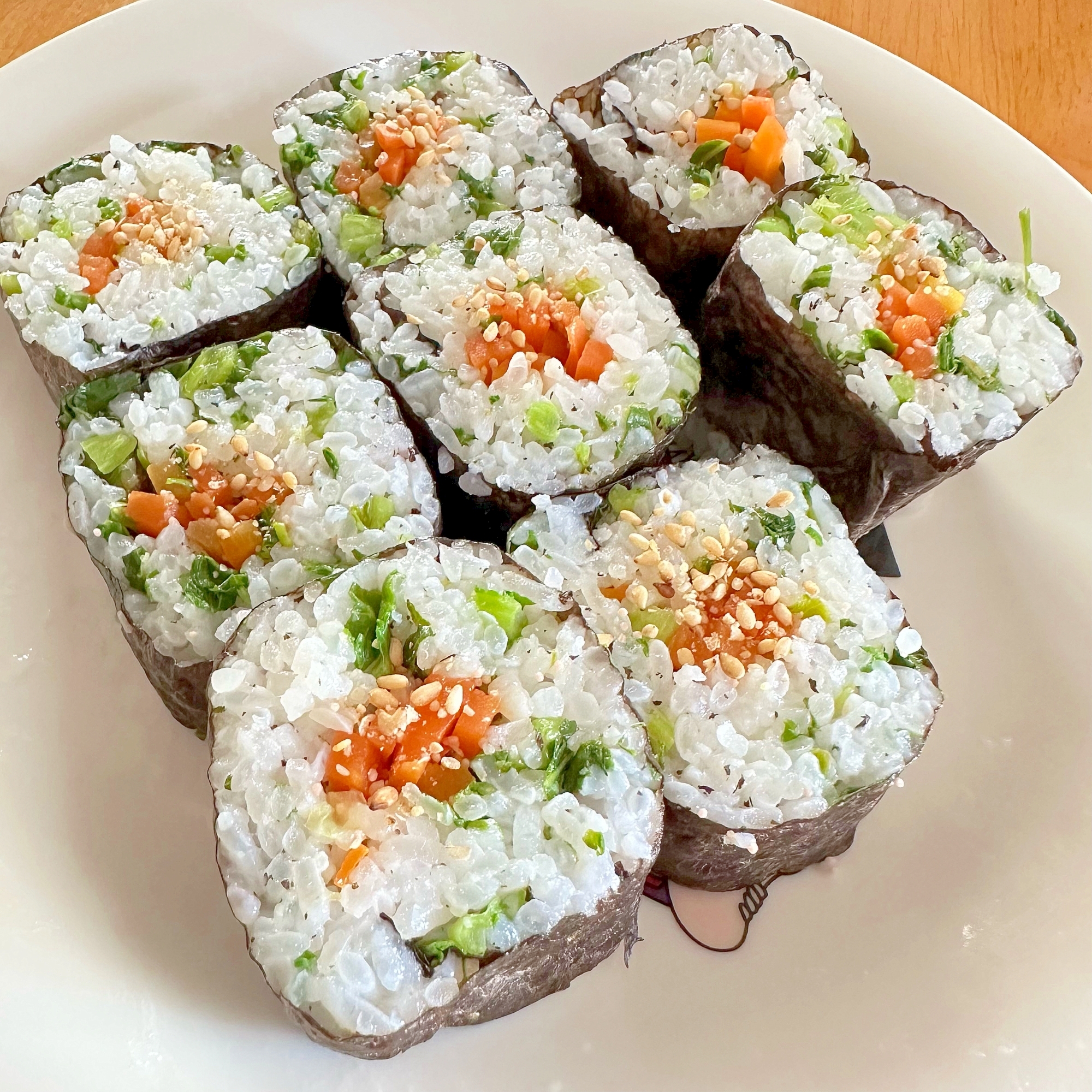 大根葉とにんじんの巻きおにぎり ₊❀̥୭