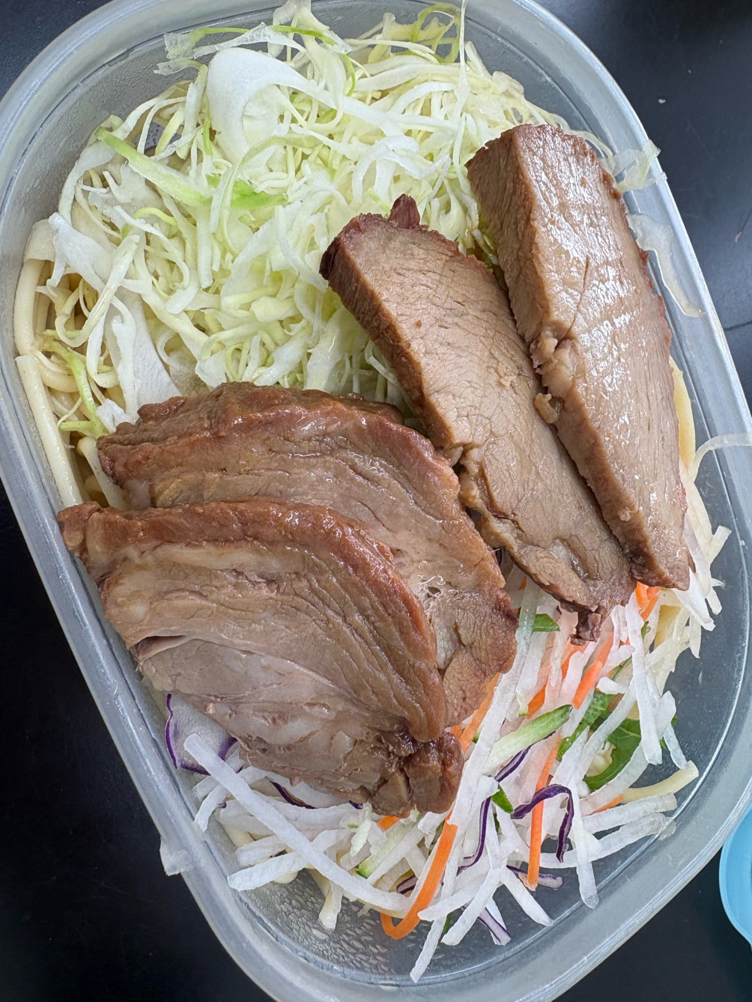 チャーシューのサラダたっぷりパスタ