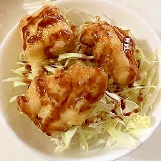 残った鶏天ときゃべつの丼　ソース味