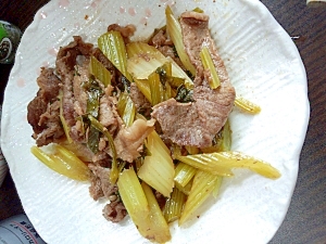 セロリが余ったら!!牛肉toセロリde炒め物♪