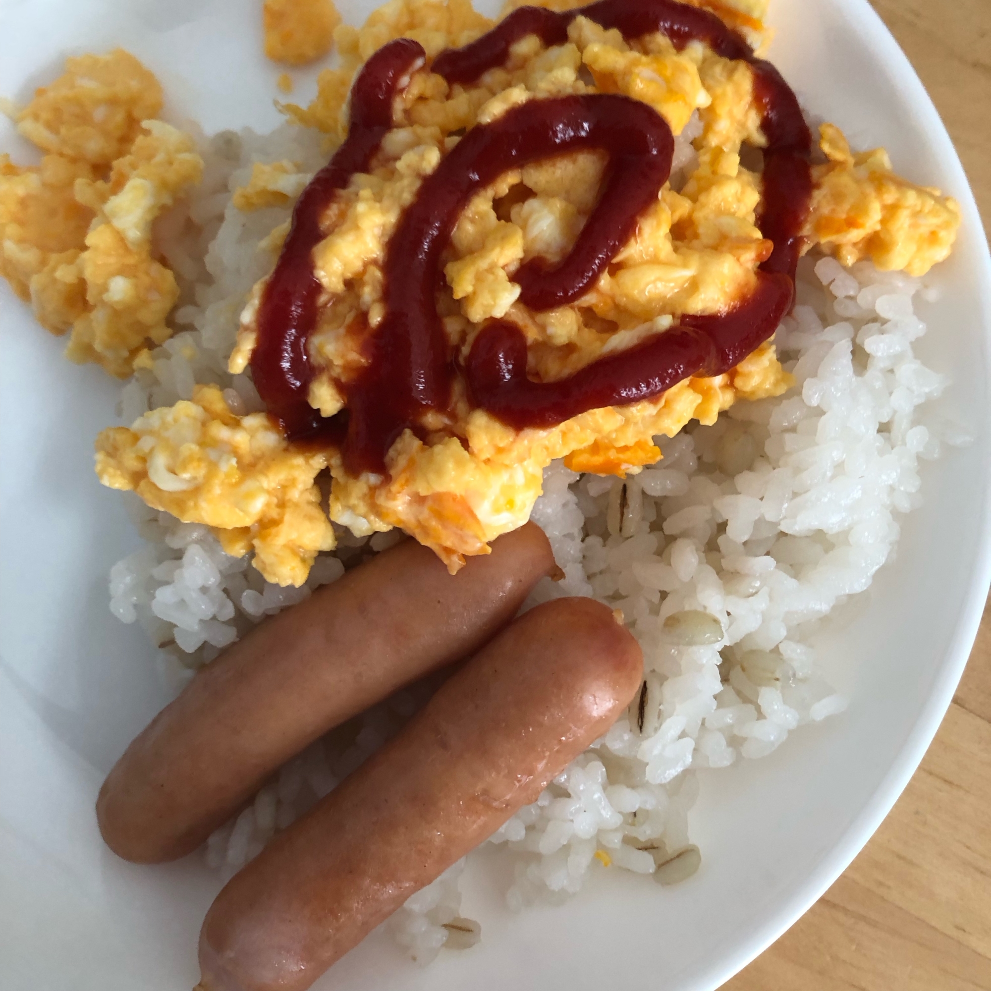 ウインナーとスクランブルエッグのご飯