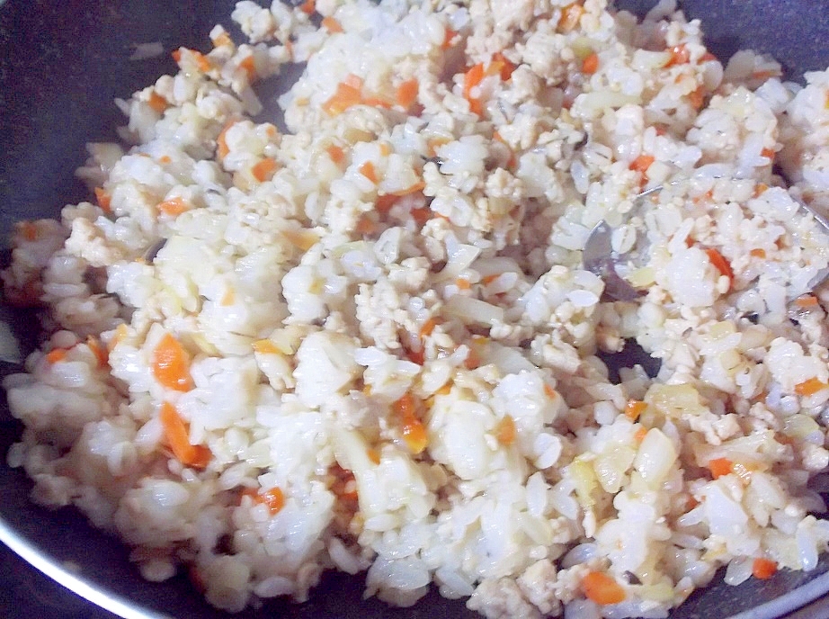 押し麦入り鶏ひき肉としょうがのチャーハン