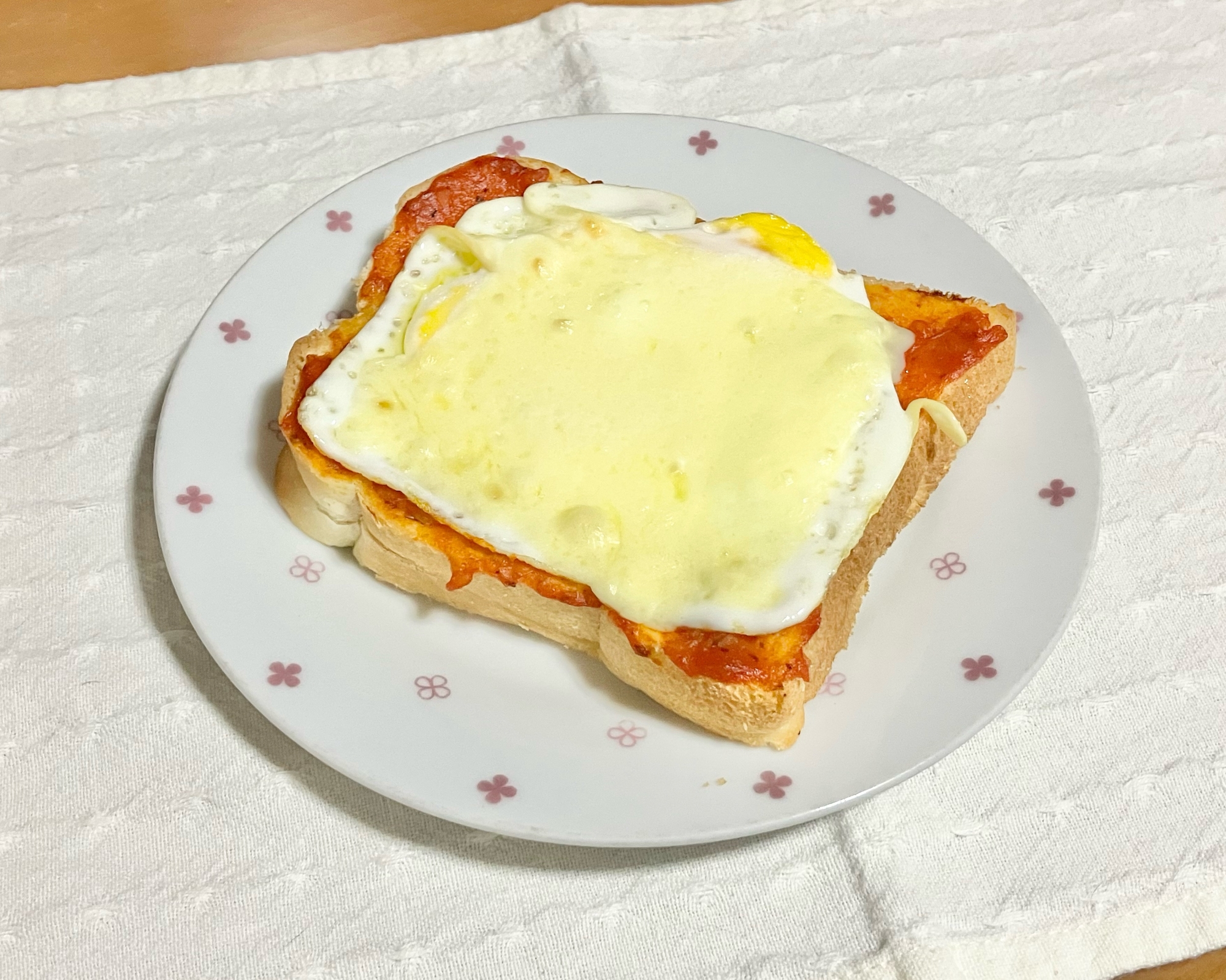簡単☆チーズと卵のピザトースト