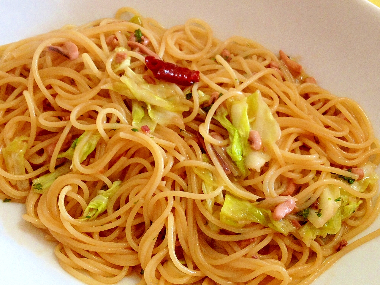 味付け不要♪超カンタンイカの塩辛とキャベツのパスタ