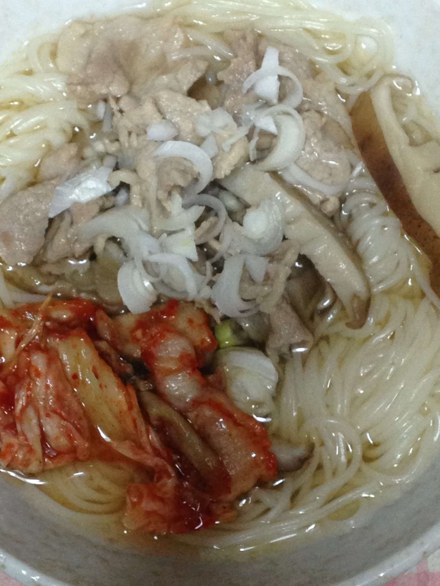 椎茸、豚こま、白菜キムチの温そうめん