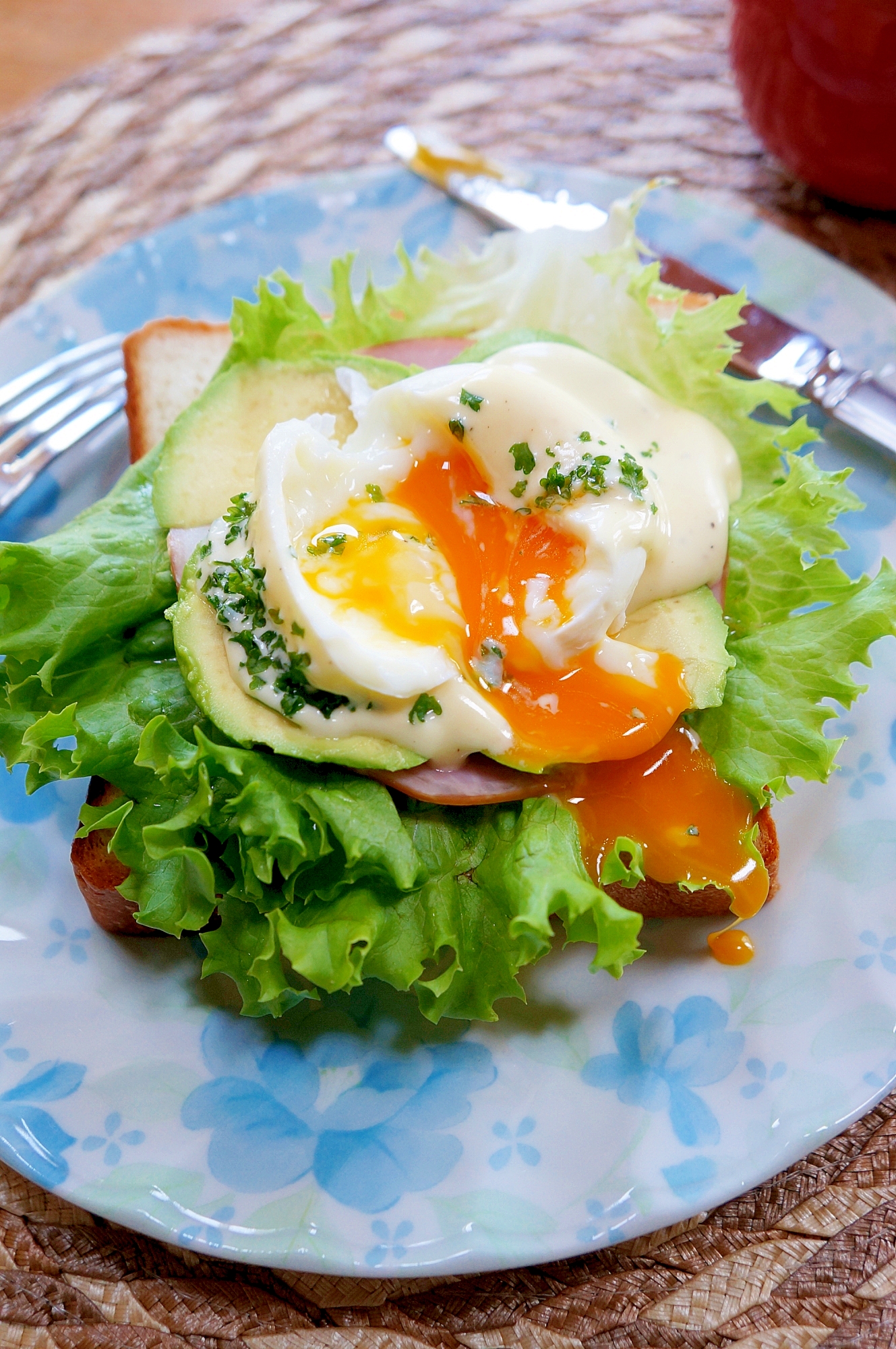 食パンでエッグベネディクト