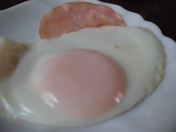 朝食のお供に！定番目玉焼き♪