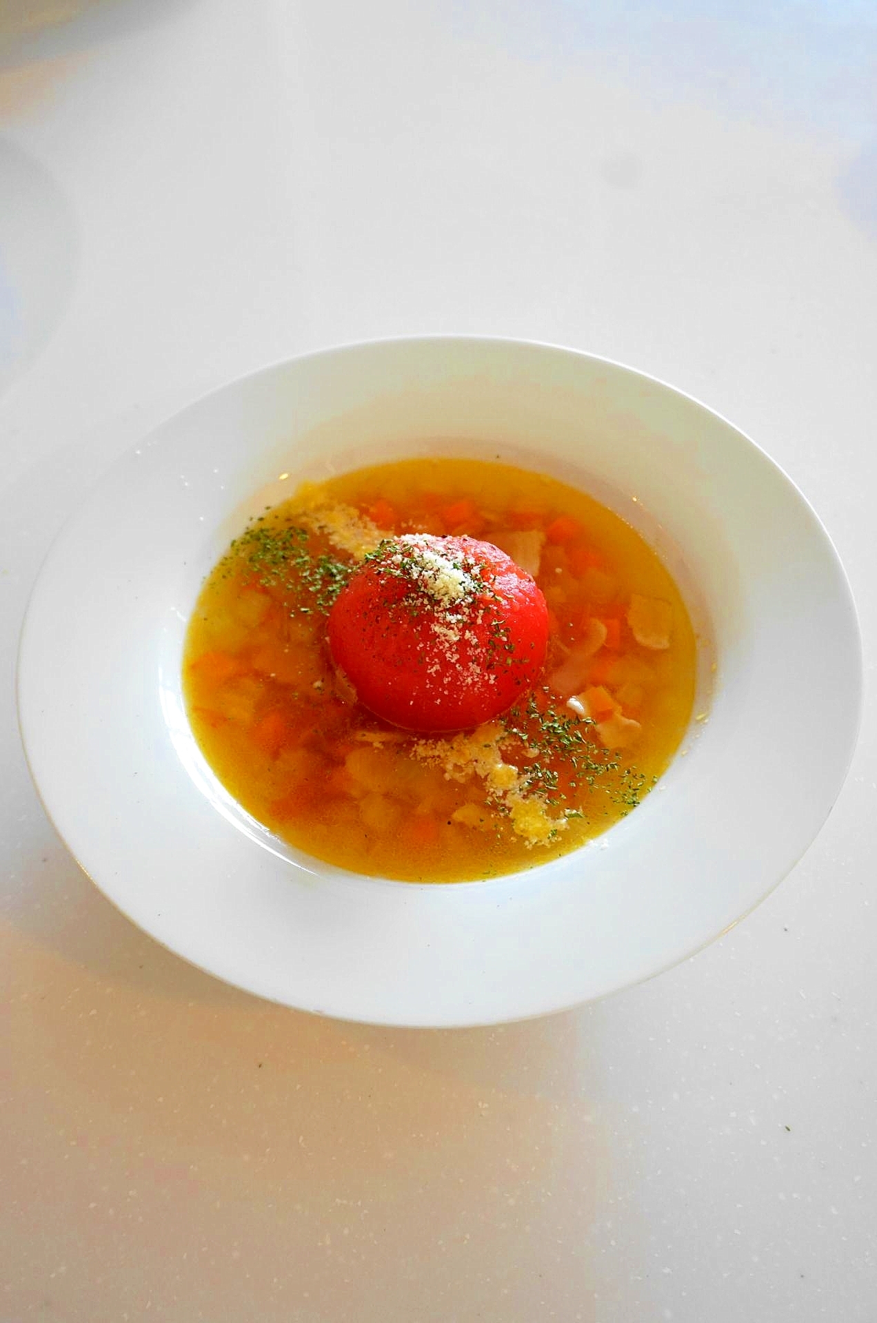 暑い夏にピッタリ！丸ごとトマトの冷製スープ