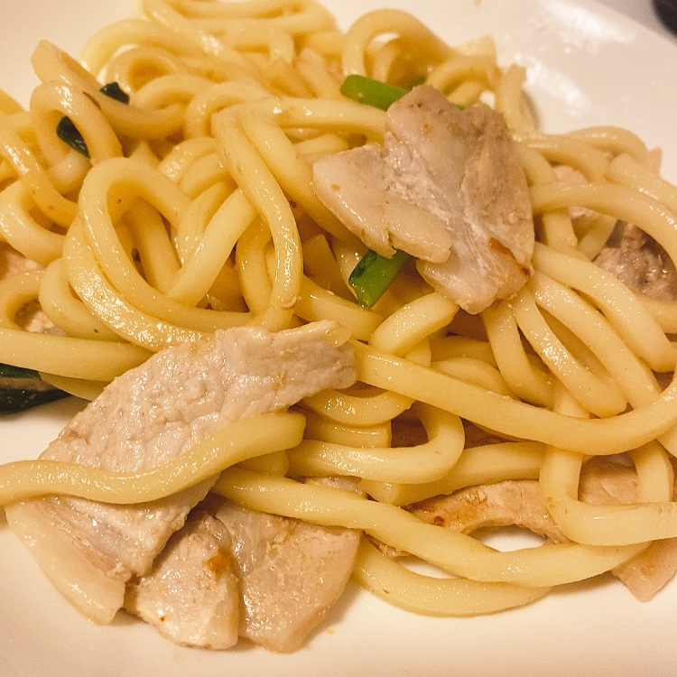 小松菜と豚肉の焼きうどん♡簡単♡節約