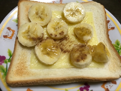 私も大好きなバナナとチーズ、
そしてパン。
思わずほっぺを押さえてしまう
組み合わせで、美味しく頂きま
した。