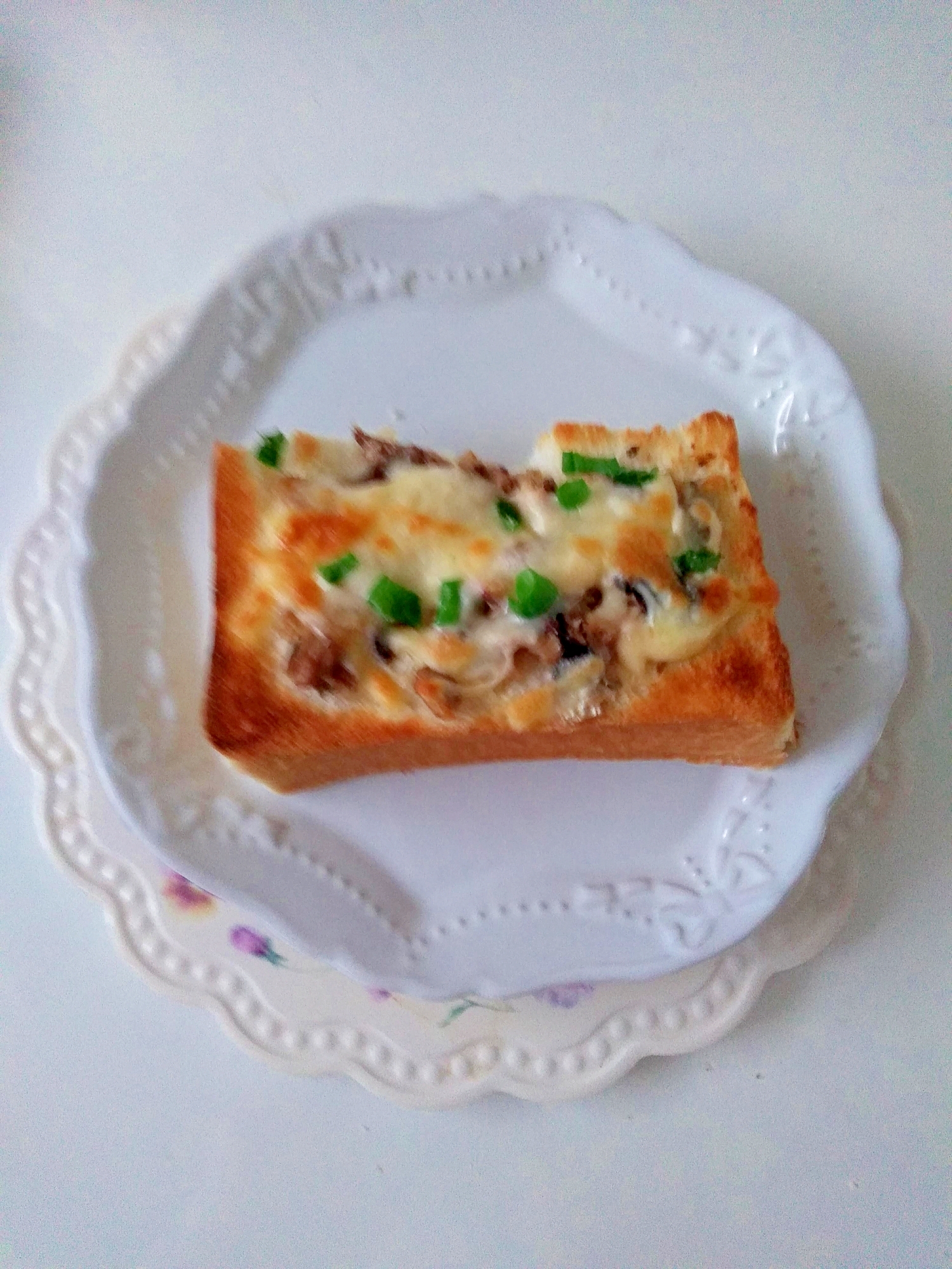 オイルサーデンと小ねぎのトースト