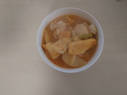 今日はキムチちゃんこスープを作りました。同じスープ料理と言う事で作ったよレポートを送らせて頂きました。