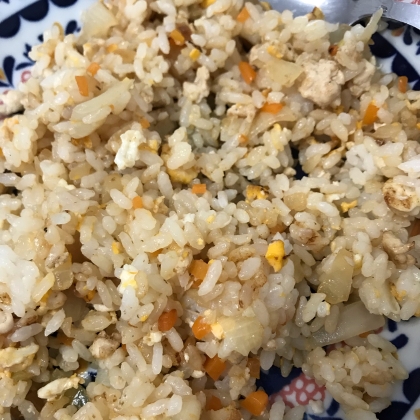 鶏ひき肉のにんにくチャーハン