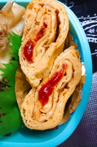 卵焼きのケチャップ巻き(オムレツ風)