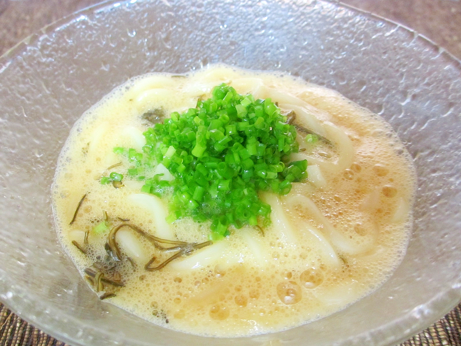 卵と塩昆布あえうどん