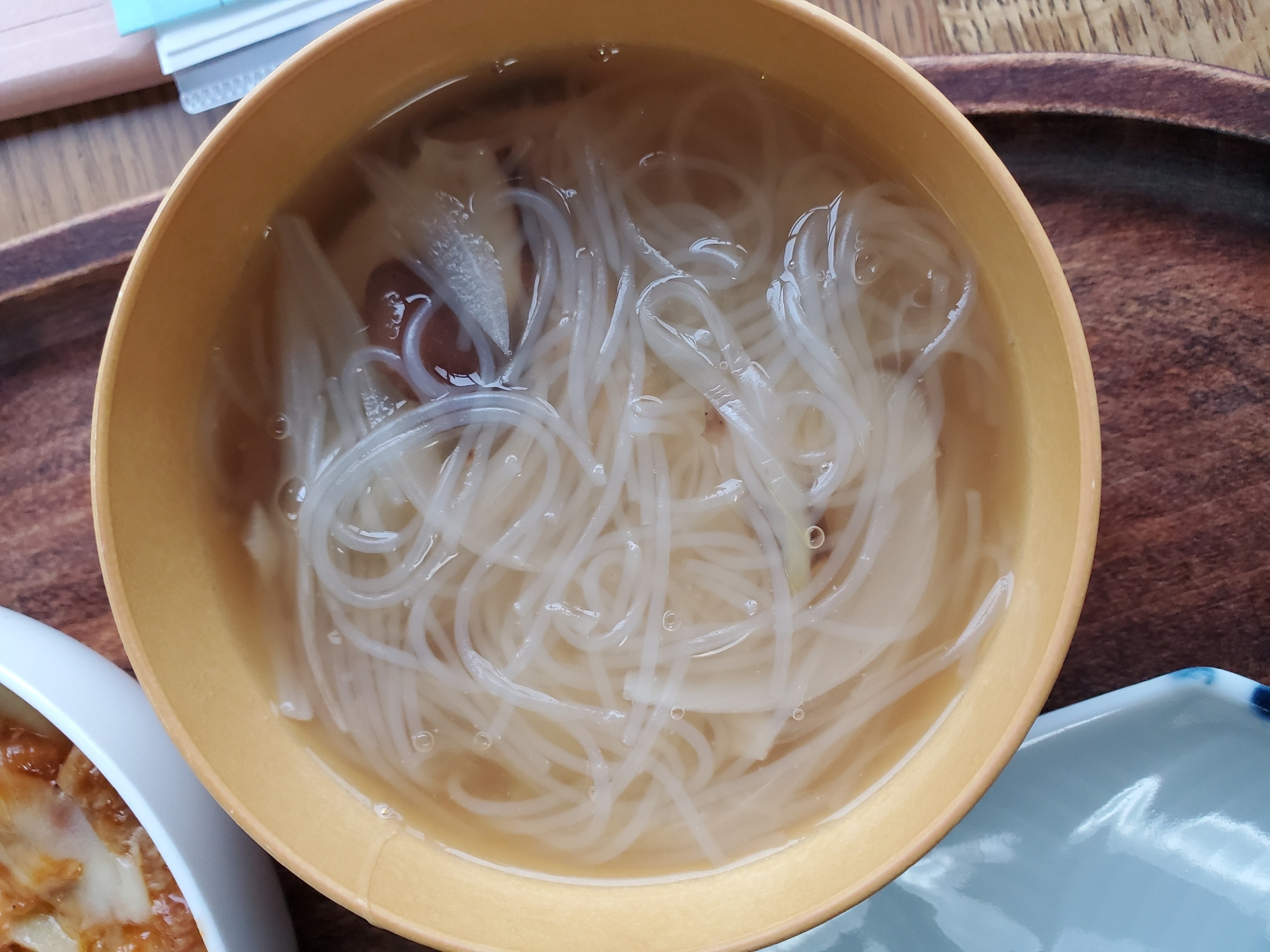 玉ねぎと椎茸の春雨スープ