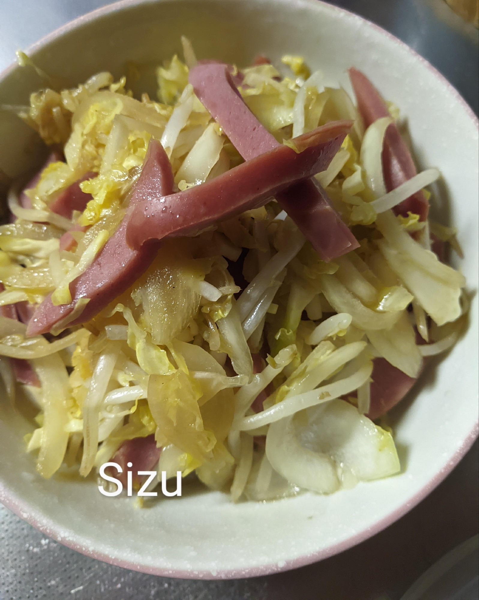 ソーセージとキャベツのカレーもやし炒め