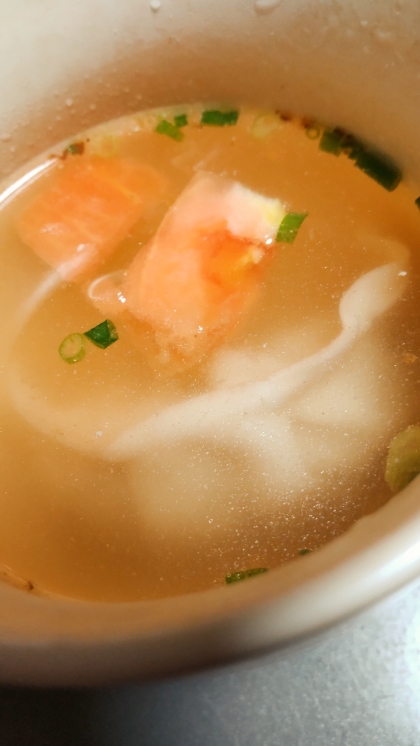 こんにちは(^^)
餃子からの旨味や香りでとてもおいしい中華スープになりました♡ごちそうさまでした(≧▽≦)