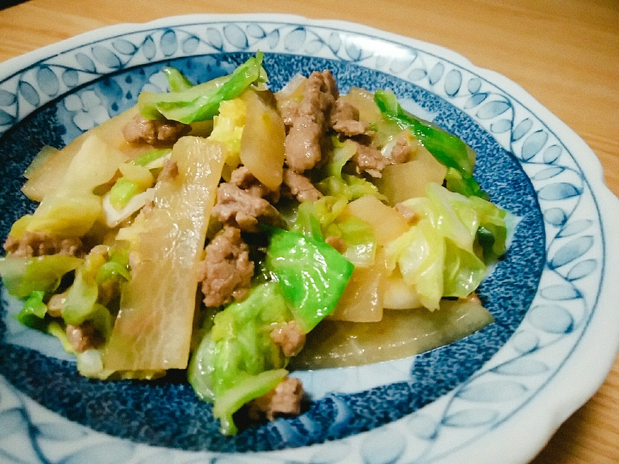 豚ひき肉と春キャベツと大根の炒め物