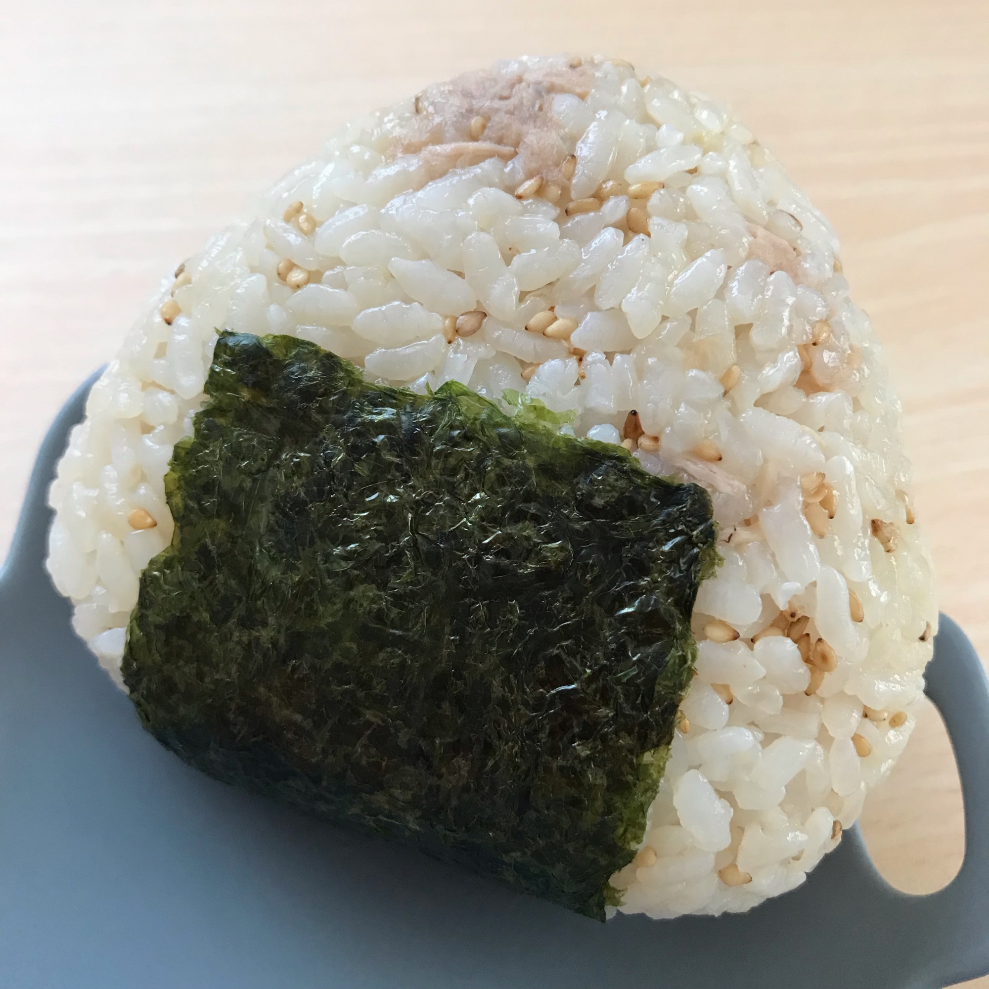 ツナとごま油のおにぎり