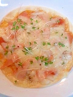 ハムと玉ねぎのピザ
