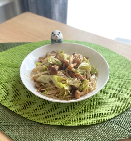 キャベツ・もやし・舞茸の野菜炒め♬〜今日は超簡単〜