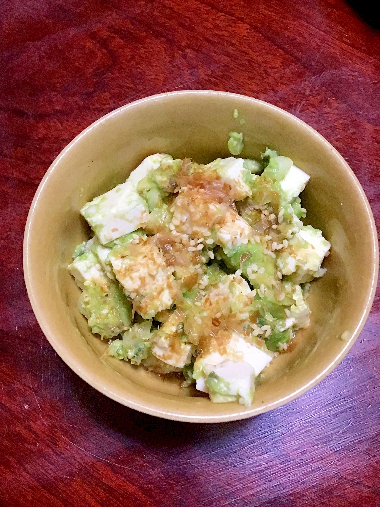 紫蘇の実とアボカドと豆腐の和え物。