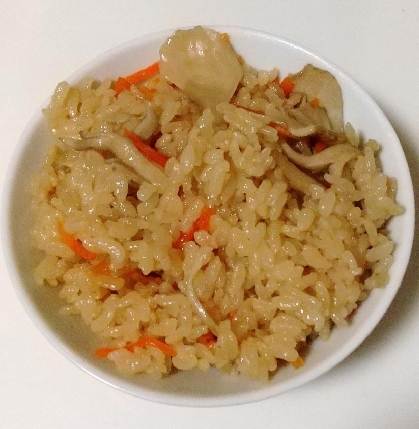 ほっぺた落ちそうです☆天然舞茸と人参の炊き込みご飯