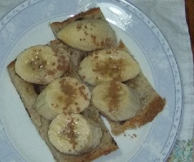 熱を加えたバナナって美味しいんですよね♪
パンには蜂蜜が滲みて、美味しい朝食ごちそうさまでした！！