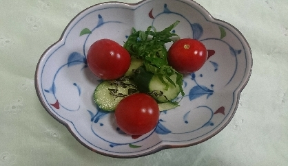夏野菜のトマトときゅうりが最近スーパにたくさん並んでますので、参考に作りました(^^)v✨美味しかったです(^^ゞ✨