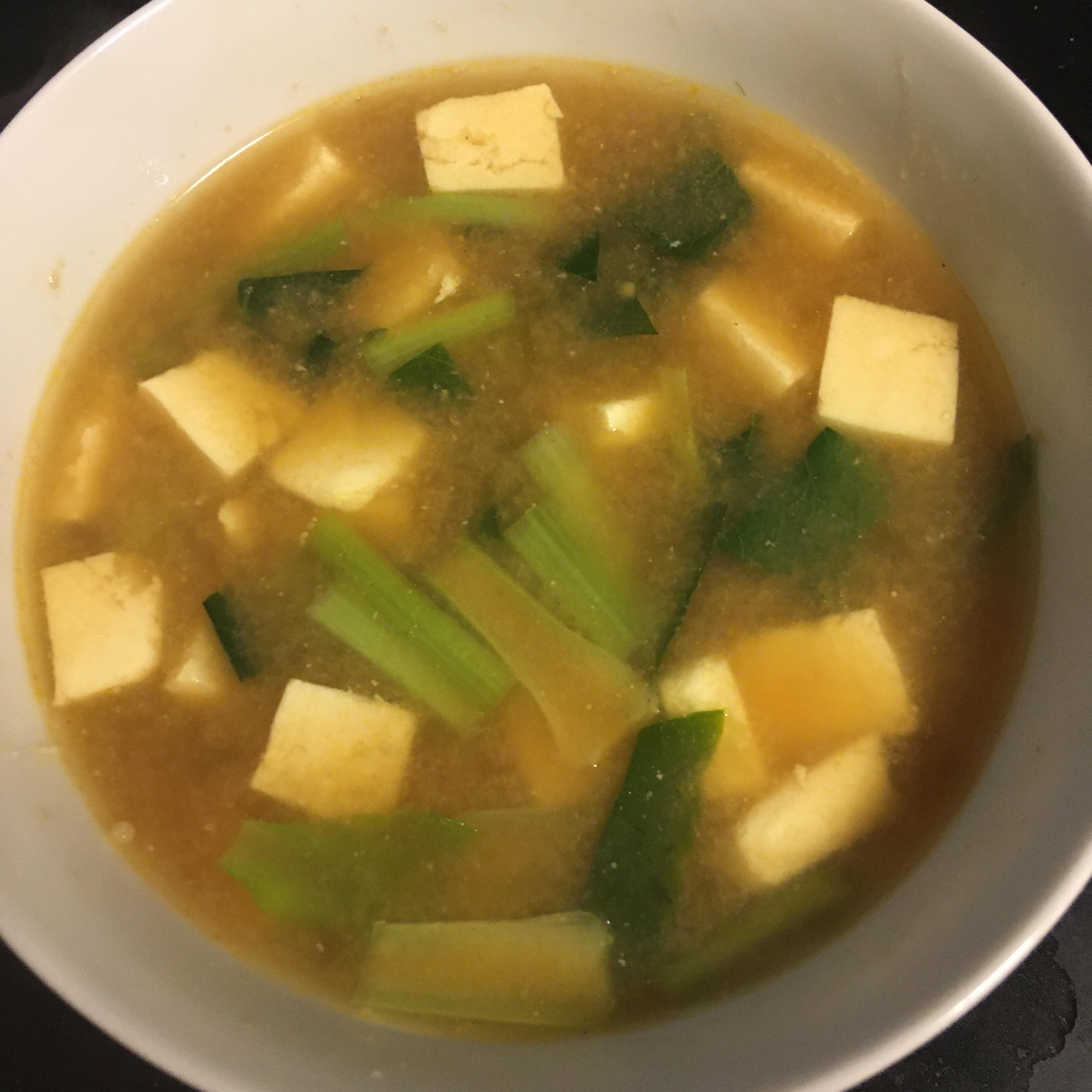 豆腐、小松菜、にんにく、カレー味噌汁
