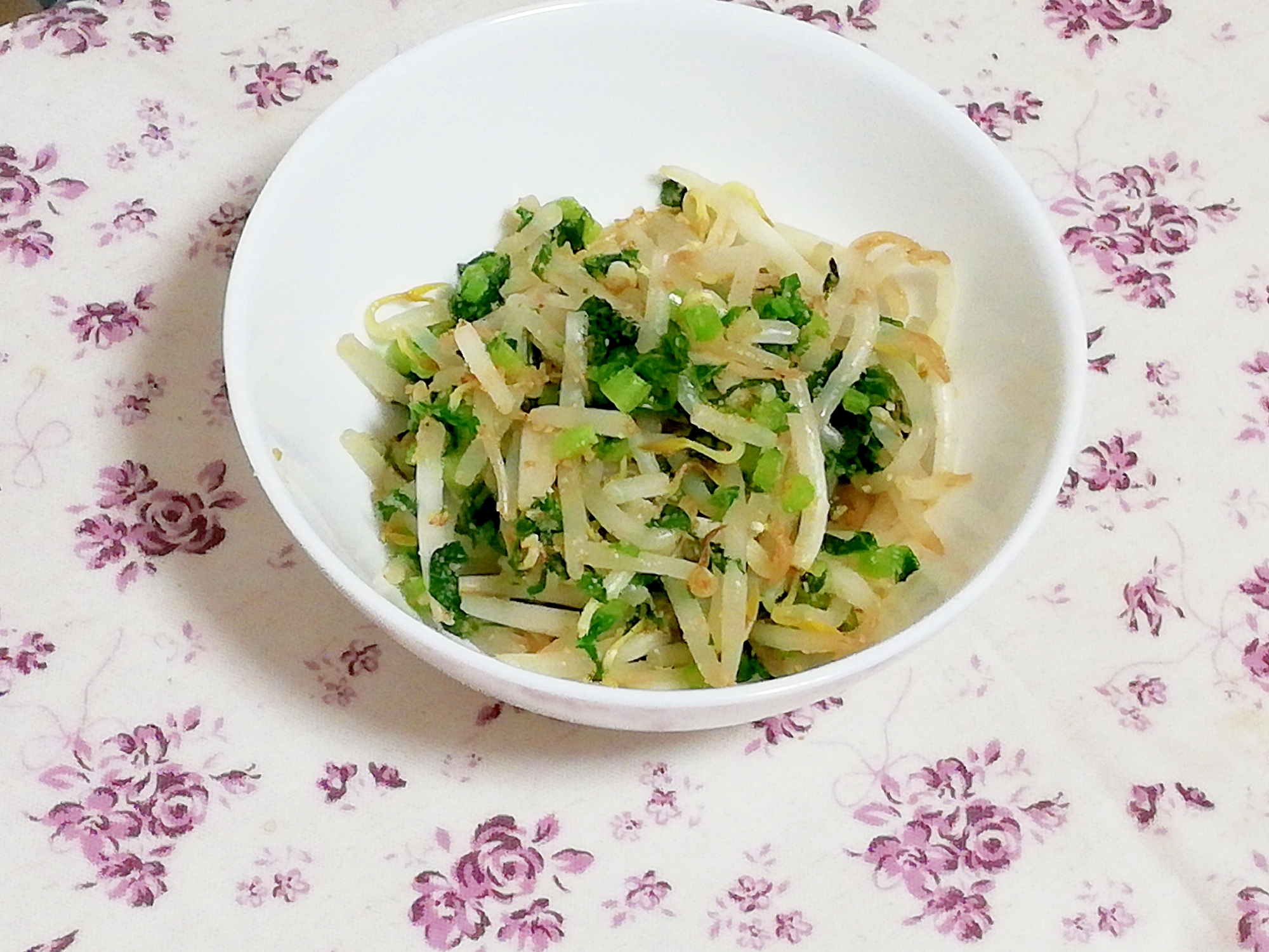 レンジで簡単作りおき！大根の葉ともやしのごま和え