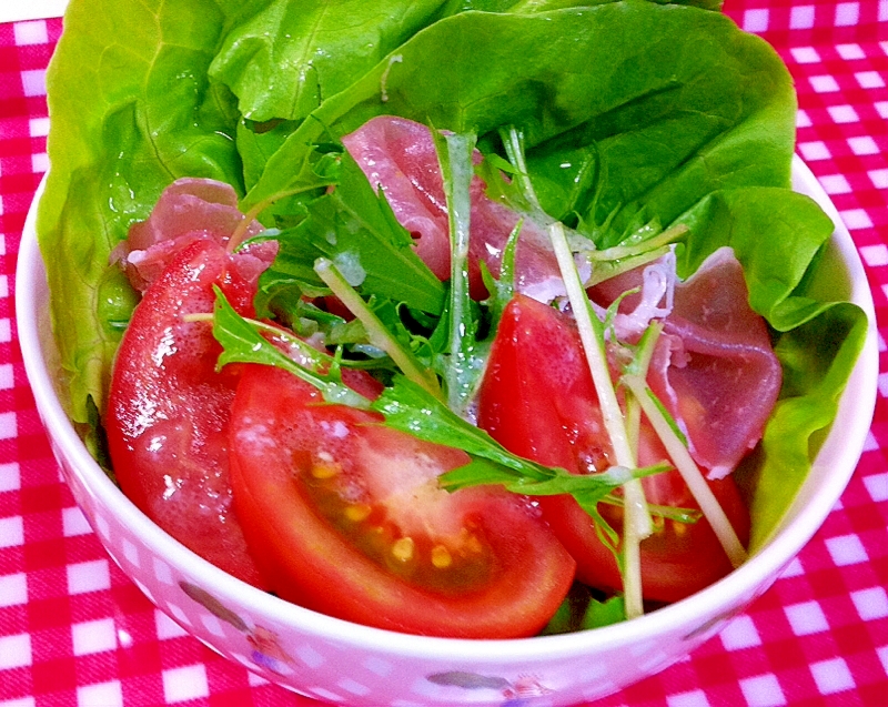 水菜とトマト、生ハムのサラダ