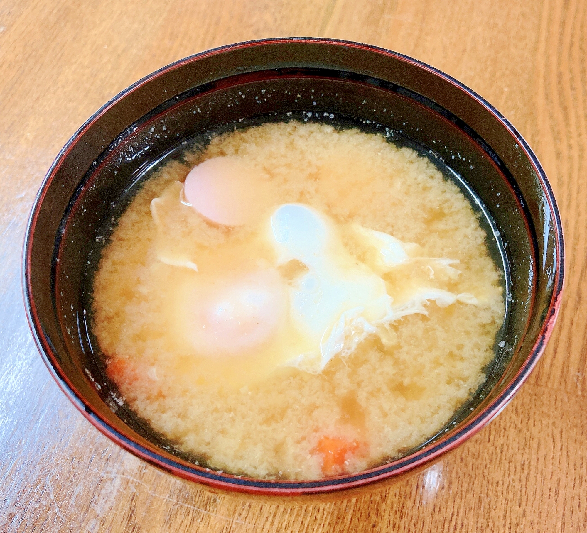 人参と魚ニソと落とし卵の味噌汁