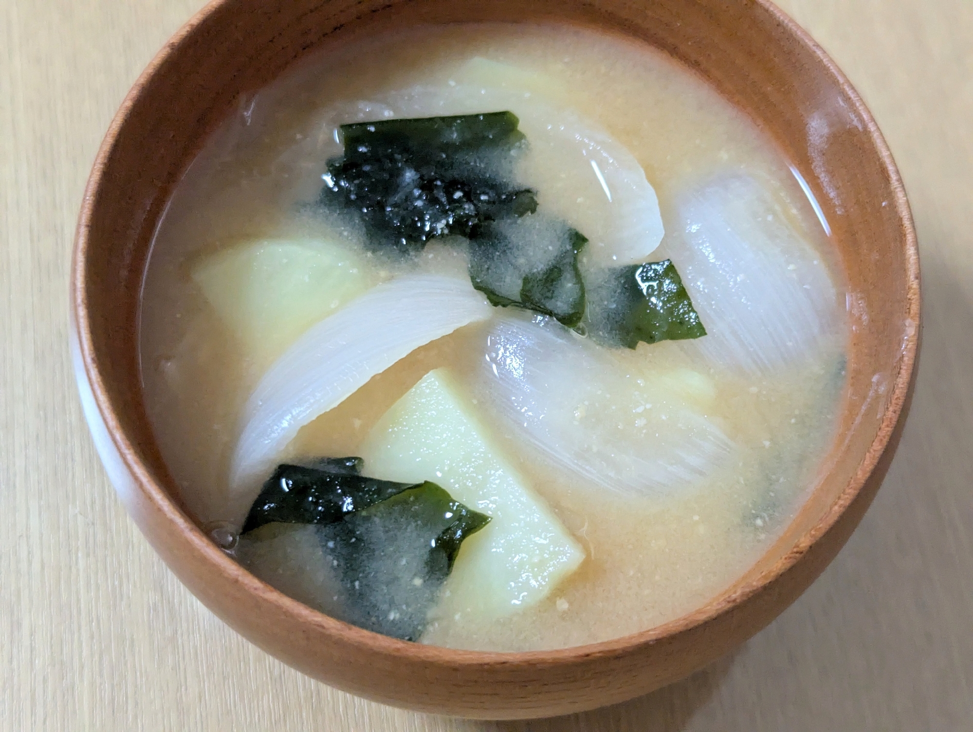 新たまねぎとじゃがいものお味噌汁