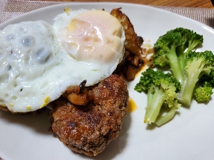 余ったハンバーグでロコモコ丼