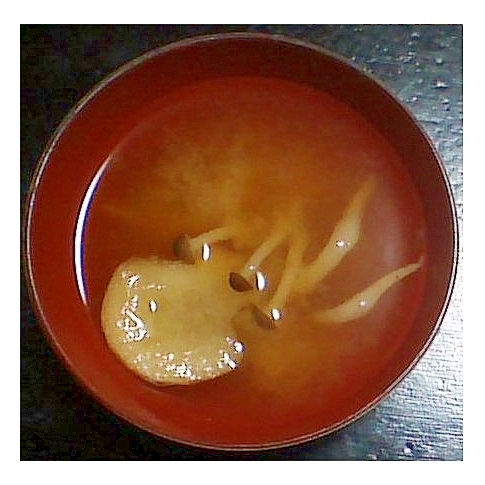お麩としめじの味噌汁（液体みそ）