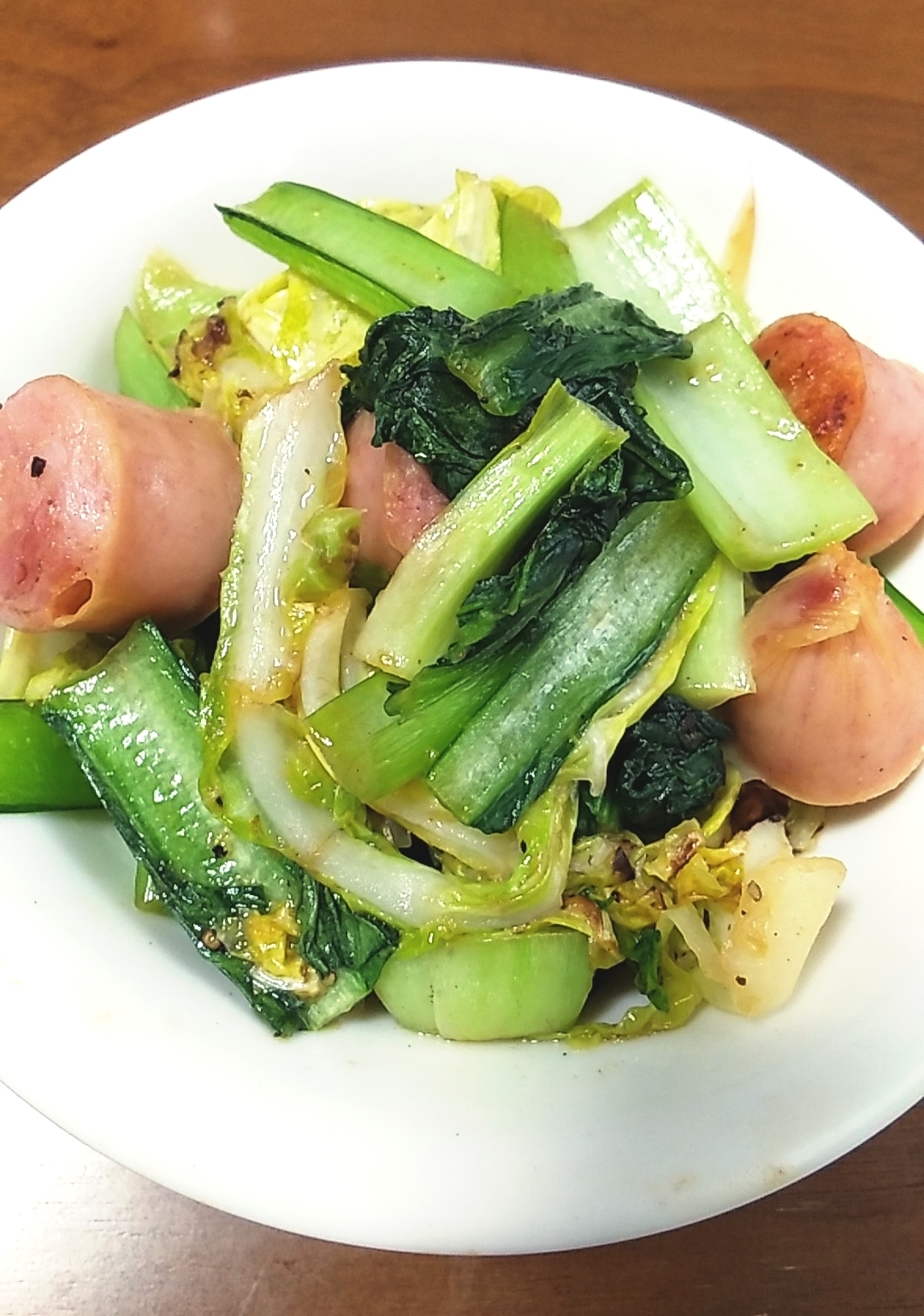 生ウインナー　小松菜　白菜の炒め物