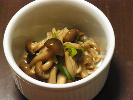 ご飯がすすむヨ(*´∀`*) 3種きのこの甘辛煮。