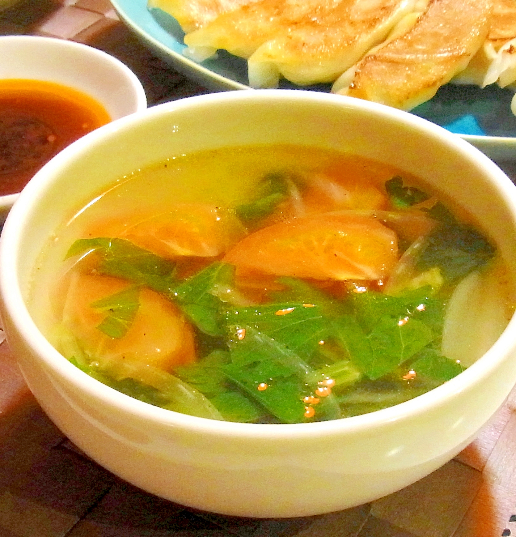 セロリの葉とトマトの中華スープ