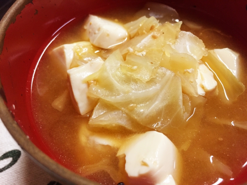 キャベツ&豆腐のゴマ味噌汁