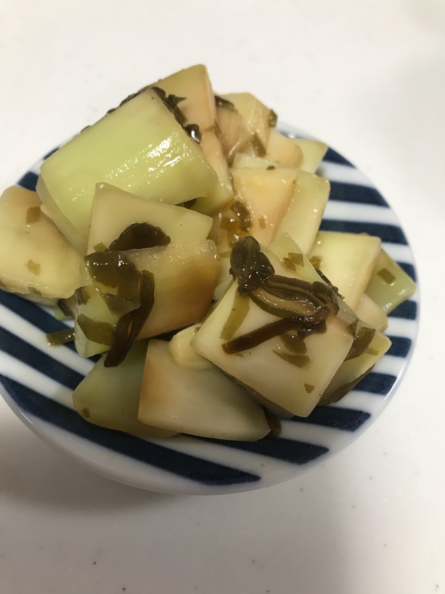 ブロッコリーの茎の塩昆布和え